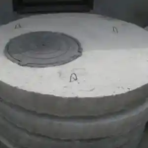 Крышка колодца с чугунным люком, Душанбе