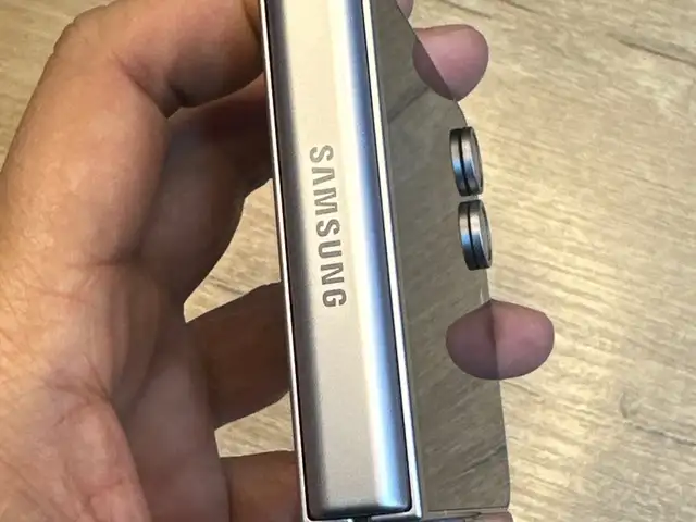 Samsung Galaxy Z Flip 6, Худжанд