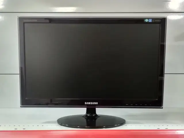 Монитор Samsung Syncmaster P2350 23-дюйма, Душанбе