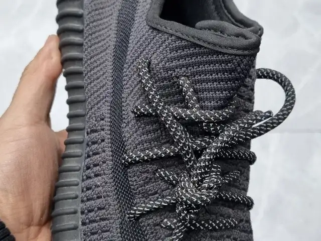 Кроссовки yeezy, Хуҷанд
