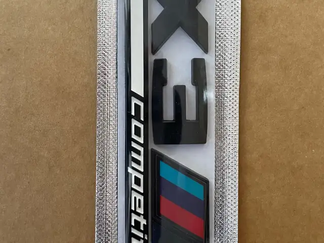 Надпись BMW X3, Худжанд