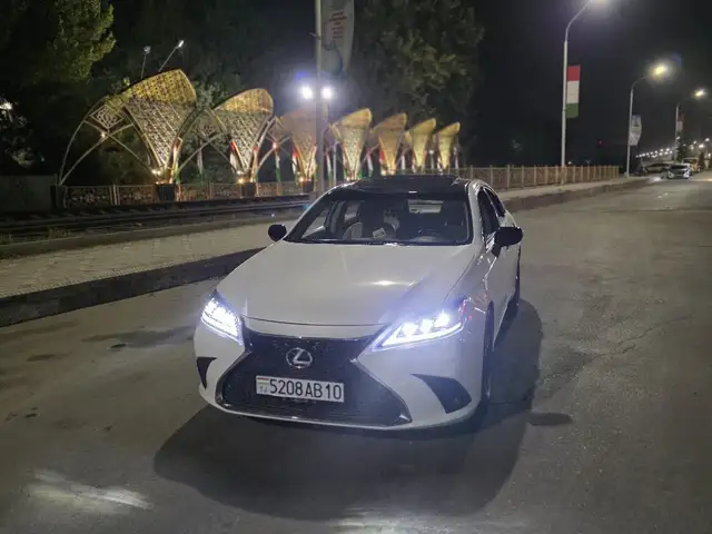 Lexus ES series