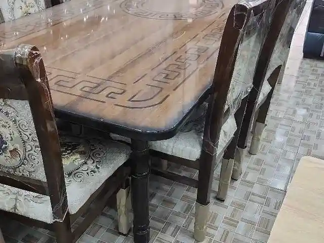 Стол со стульями, Деваштич (Ғончӣ)