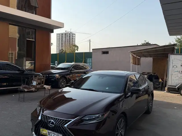 Lexus ES series