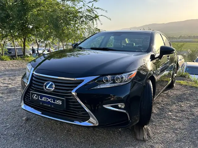 Lexus ES series