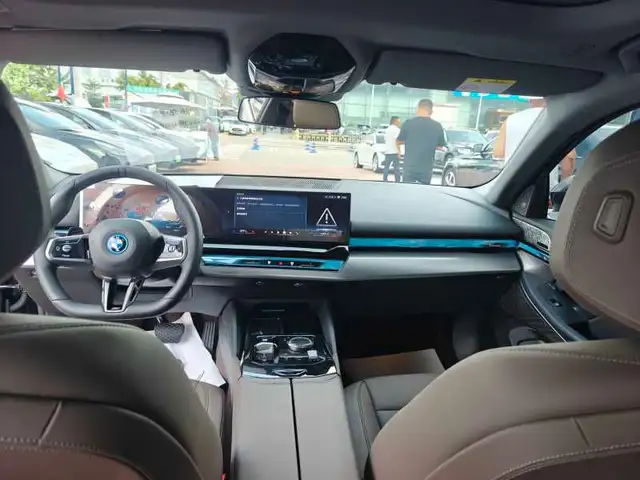 BMW i5