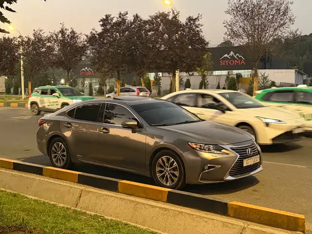Lexus ES series