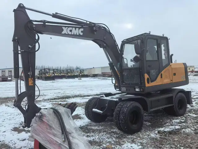 Экскаватор, Душанбе