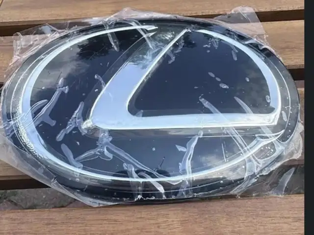 Знак на Lexus, Душанбе