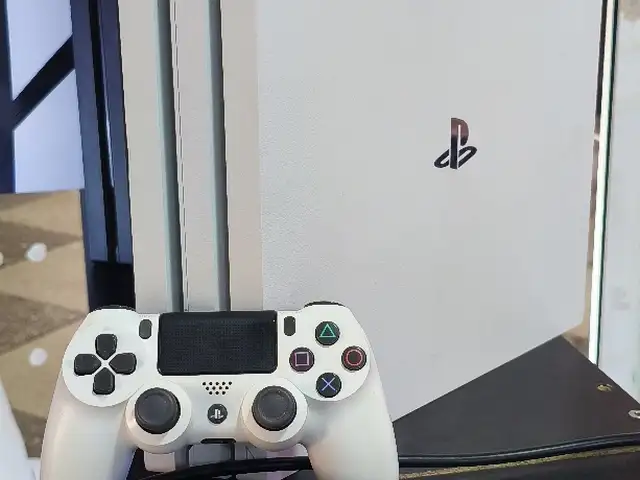 Игровая приставка Playstation 4 Pro 4K 1-TB white edition, Душанбе