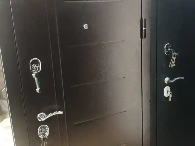 Дверь, Душанбе