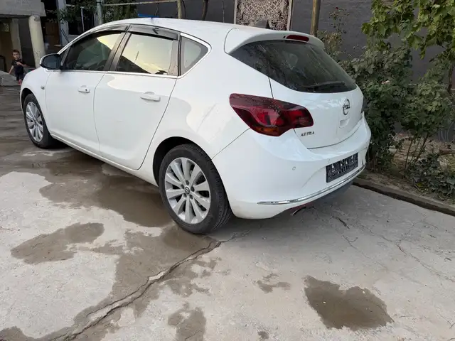Opel Astra J