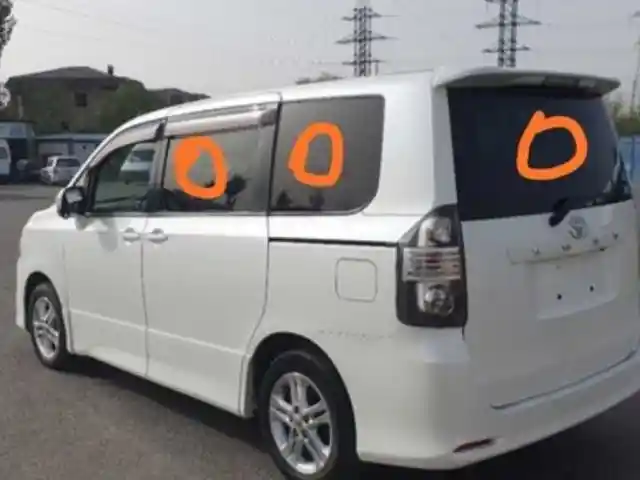 Задние не тонированные стекла для Toyota Voxy, Душанбе