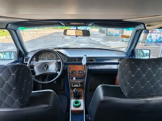 Mercedes-Benz W124