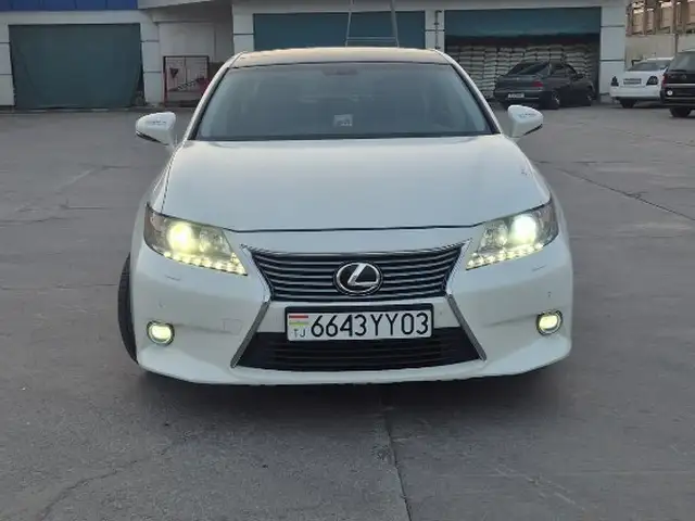 Lexus ES series