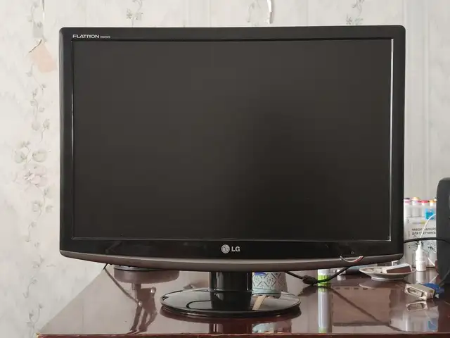 Монитор LG Flatron w2252s, Бустон (Чкаловск)
