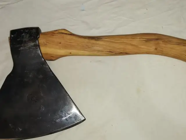 Топор, Душанбе