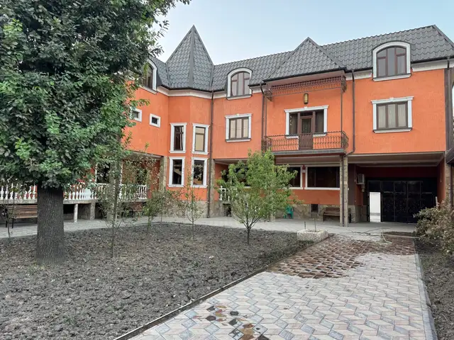 3-этажный, 10 комнатный дом, 500 м² м², Казино Саидшо, Молодежный., Душанбе