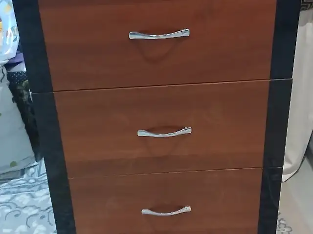 Комод, Бобоҷон Ғафуров