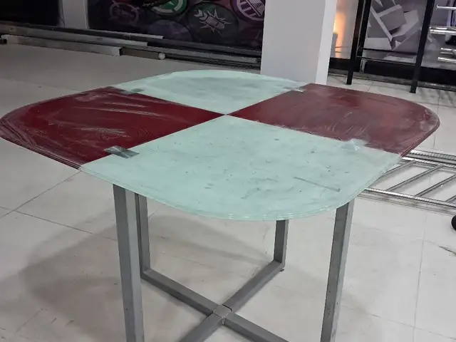 Стеклянный столик, Хуҷанд