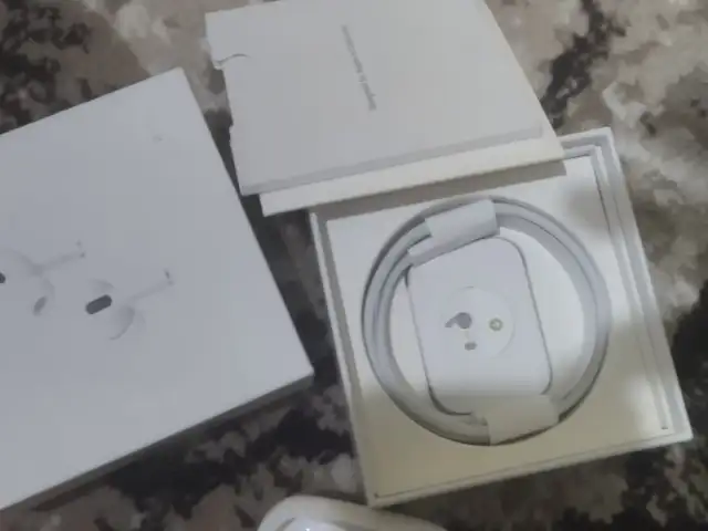 Беспроводные наушники AirPods, Шаҳринав