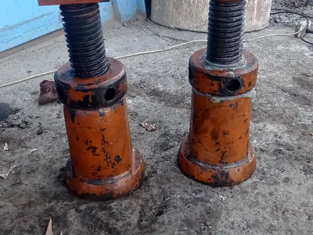 Домкрат, Худжанд