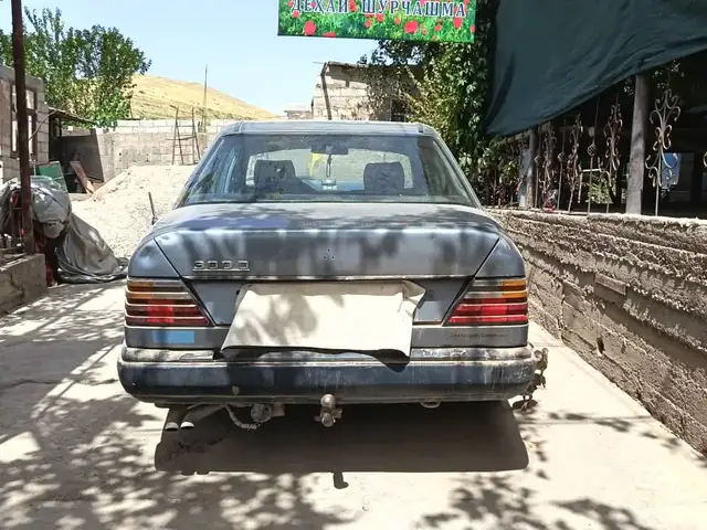Mercedes-Benz W124