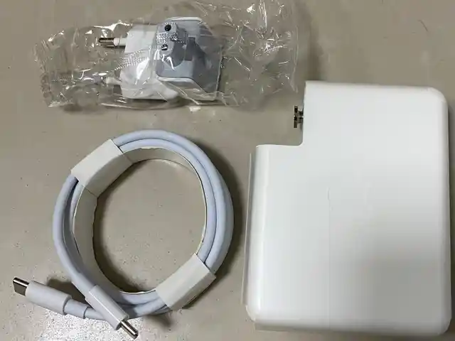 Блок питания Apple USB-C 140Вт для MacBook Pro, Душанбе