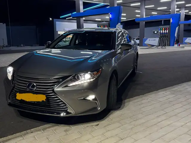 Lexus ES series