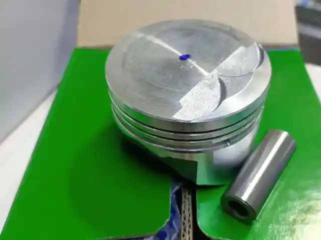 Поршень двигателя с пальцем 2341026613, Худжанд