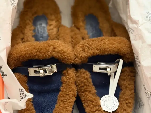 Тапочки с мехом Hermes, Душанбе