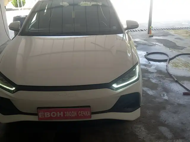 BYD E2