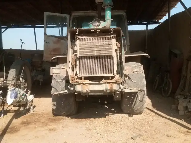 Трактор т-150 с плугом, Хуҷанд