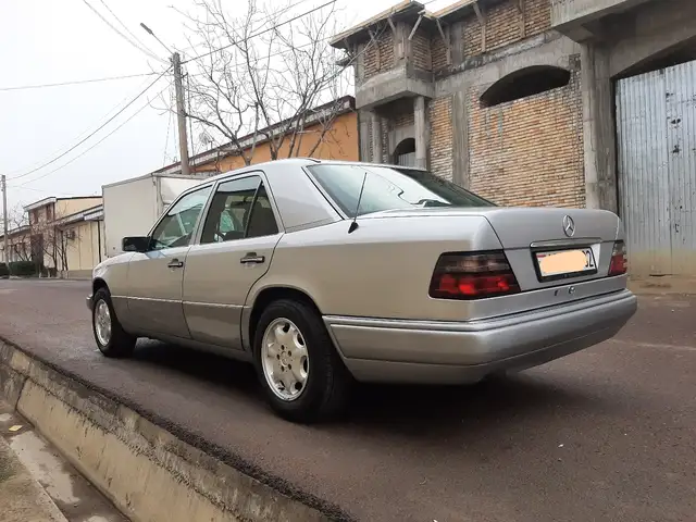 Mercedes-Benz W124