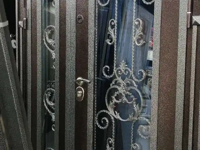 Дверь, Душанбе