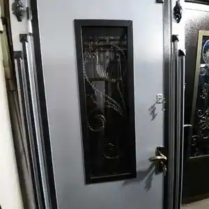 Стеклянная дверь, Душанбе
