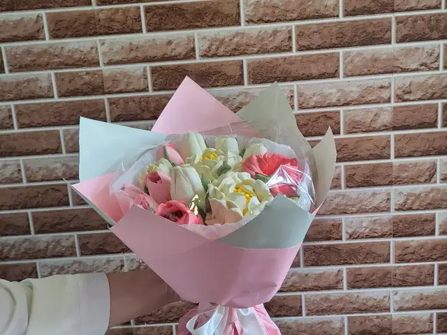 Подарочные букеты из съедобных цветов с фруктовыми ароматами на заказ, Худжанд