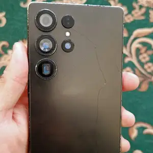 Samsung Galaxy S25 Ultra, Абдурахмони Джоми