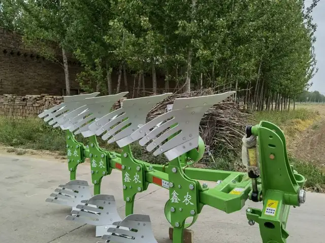 Плуг навесной поворотный 1LF-425, Душанбе