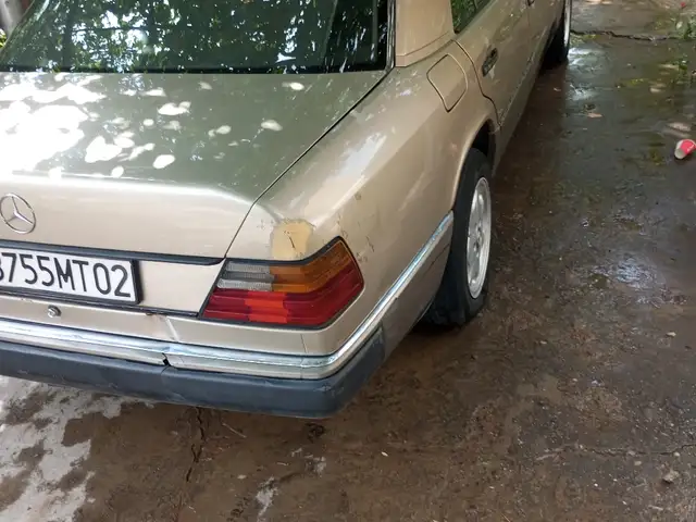 Mercedes-Benz W124