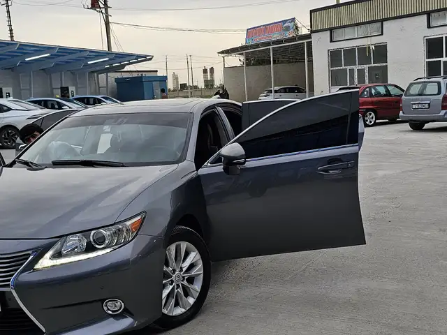 Lexus ES series