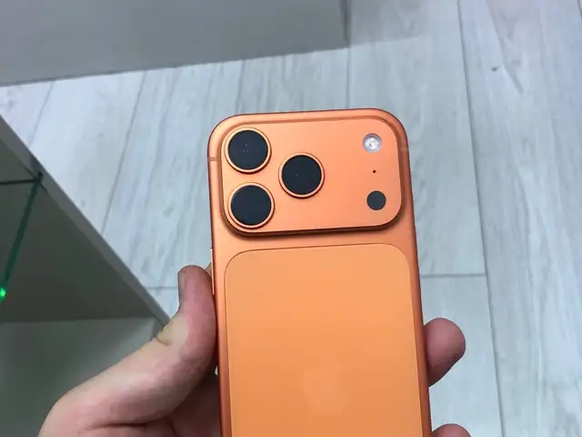 Apple iPhone 17 Pro, 256 gb, Cosmic Orange, Душанбе