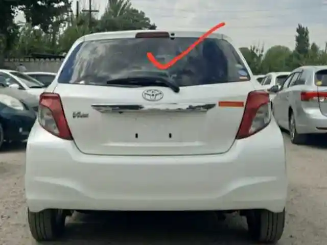 Заднее стекло на Toyota Vitz 2011-, Душанбе
