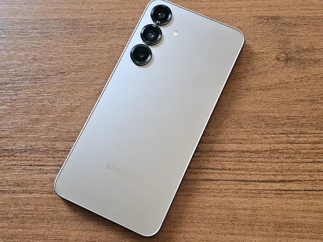 Samsung Galaxy S25 pilus 12/256Gb Carea 2sim 5G, Худжанд