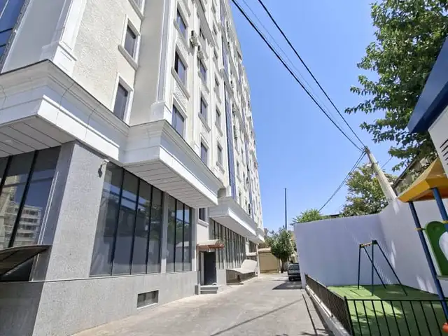 2-комн. квартира, 2 этаж, 82 м², Универмаг, Худжанд