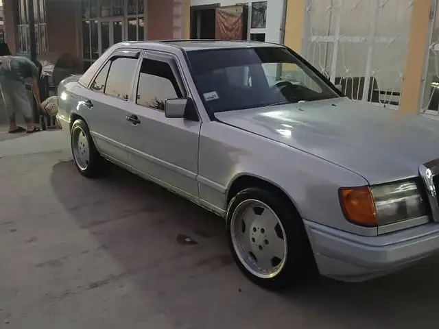 Mercedes-Benz W124