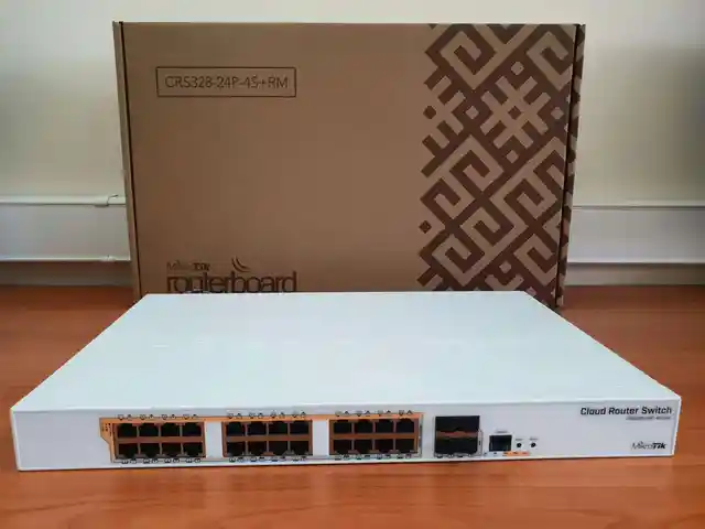 PoE-коммутатор MikroTik CRS328-24P-4S+RM, Душанбе