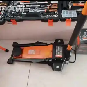 Низкопрофильный троллейный домкрат Wokin, Душанбе