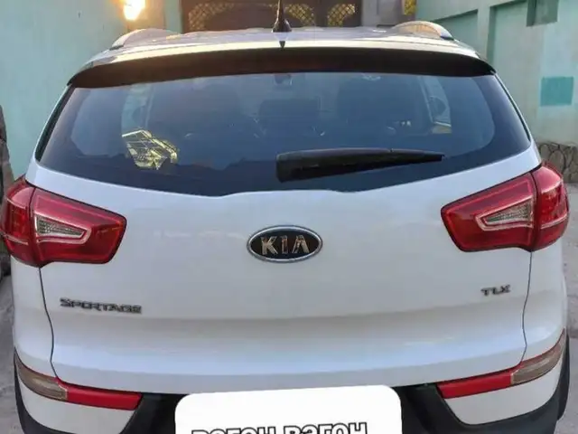 Стекло багажника от Kia Sportage, Худжанд