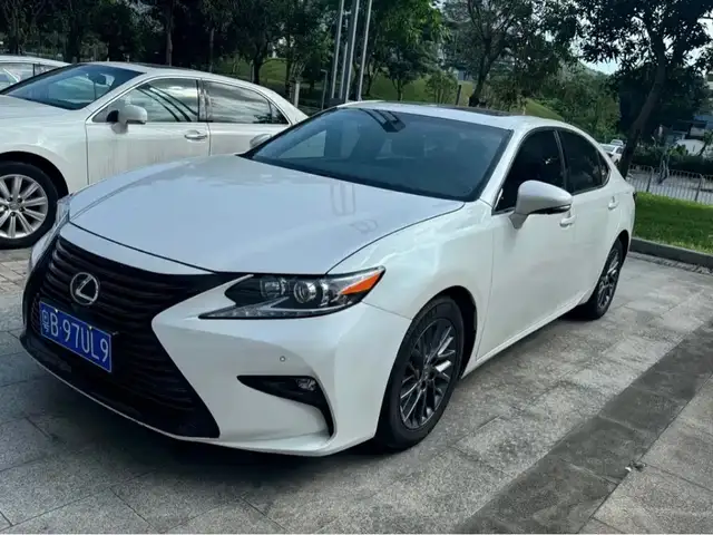 Lexus ES series
